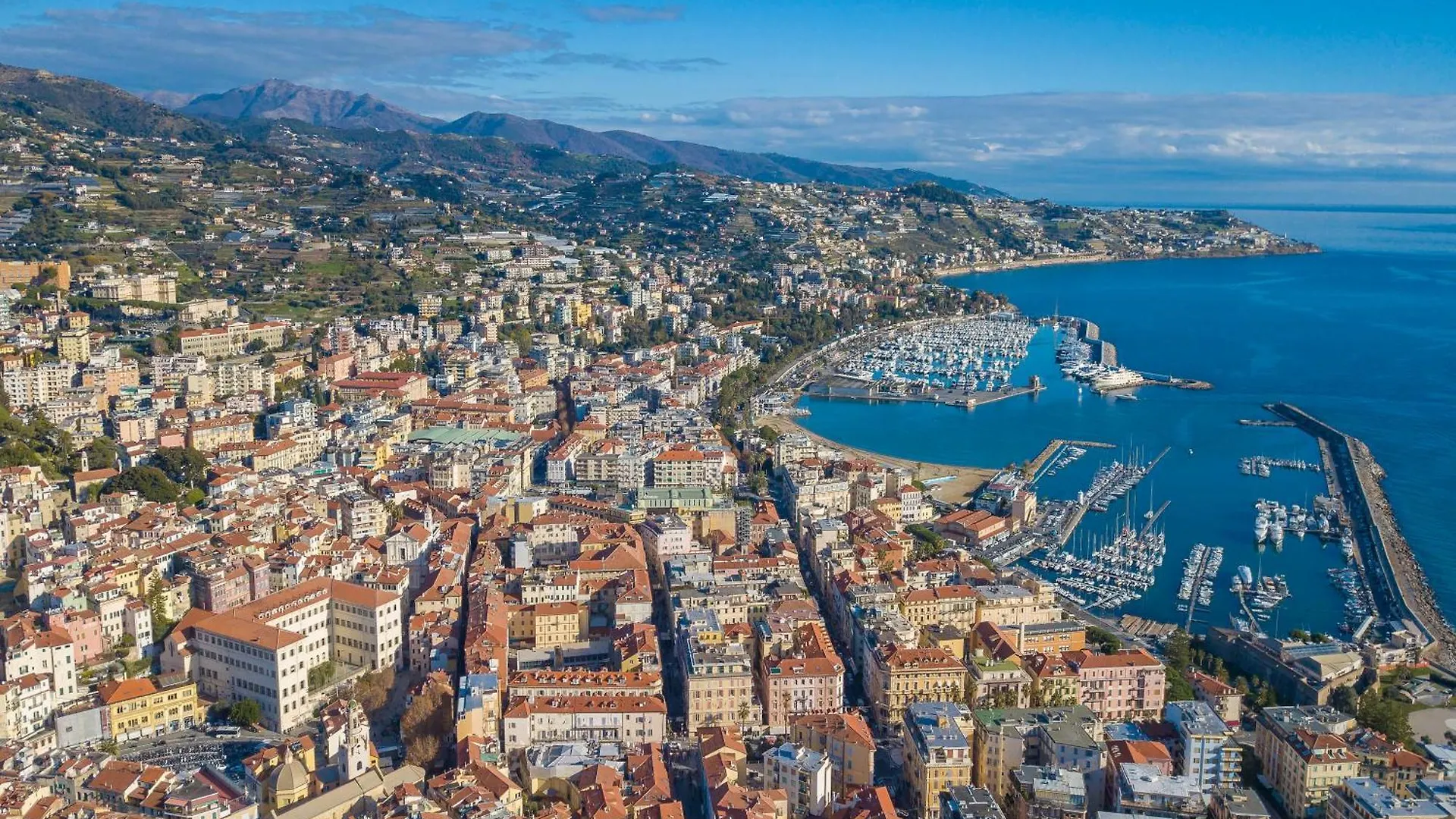 Rhapsody By The Sea - Happy Rentals Sanremo Apartment