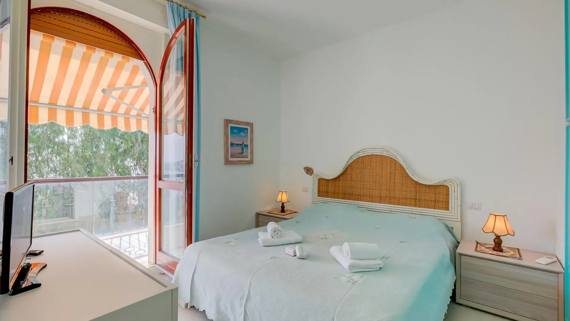 Apartment Rhapsody By The Sea - Happy Rentals Sanremo