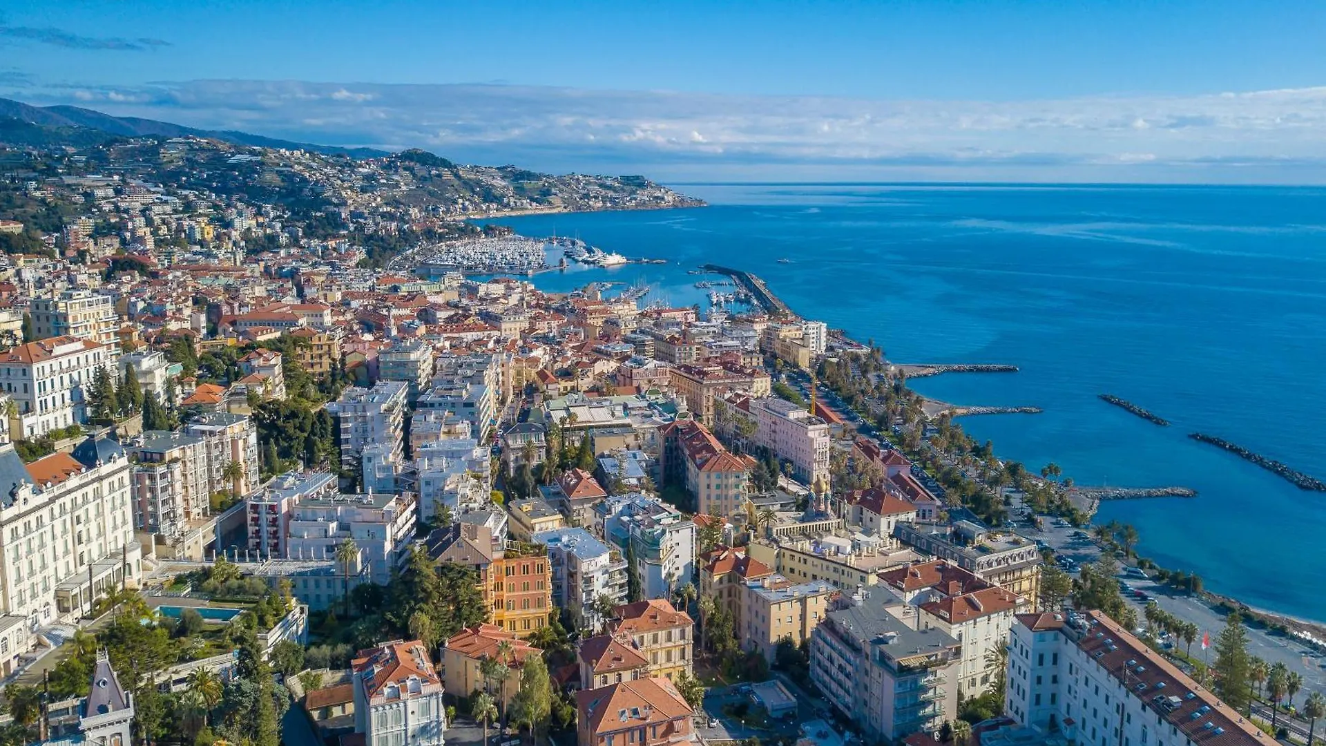 Rhapsody By The Sea - Happy Rentals Sanremo Apartment