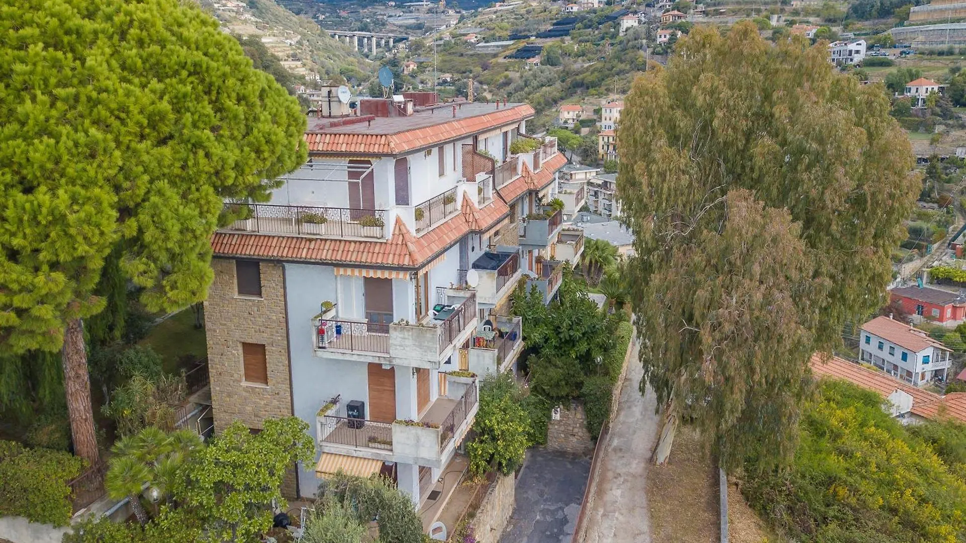 Rhapsody By The Sea - Happy Rentals Sanremo Apartment