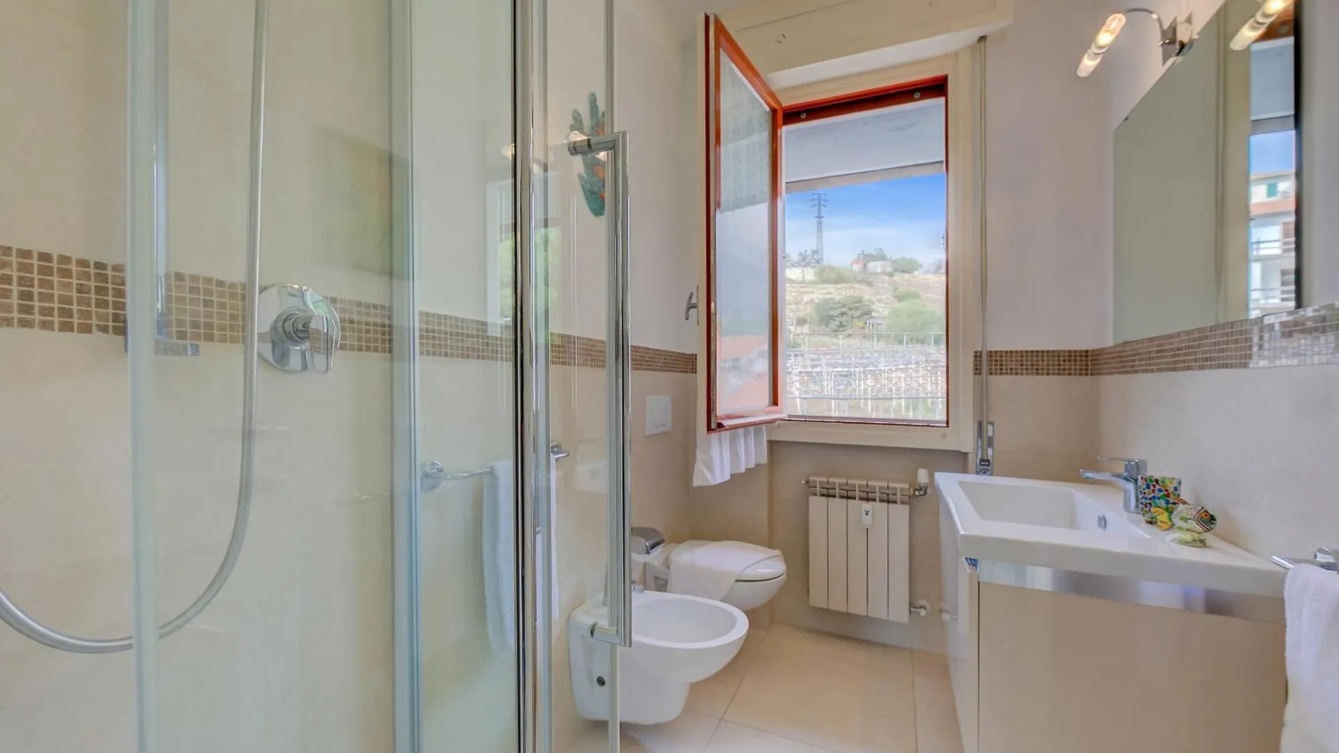 Apartment Rhapsody By The Sea - Happy Rentals Sanremo