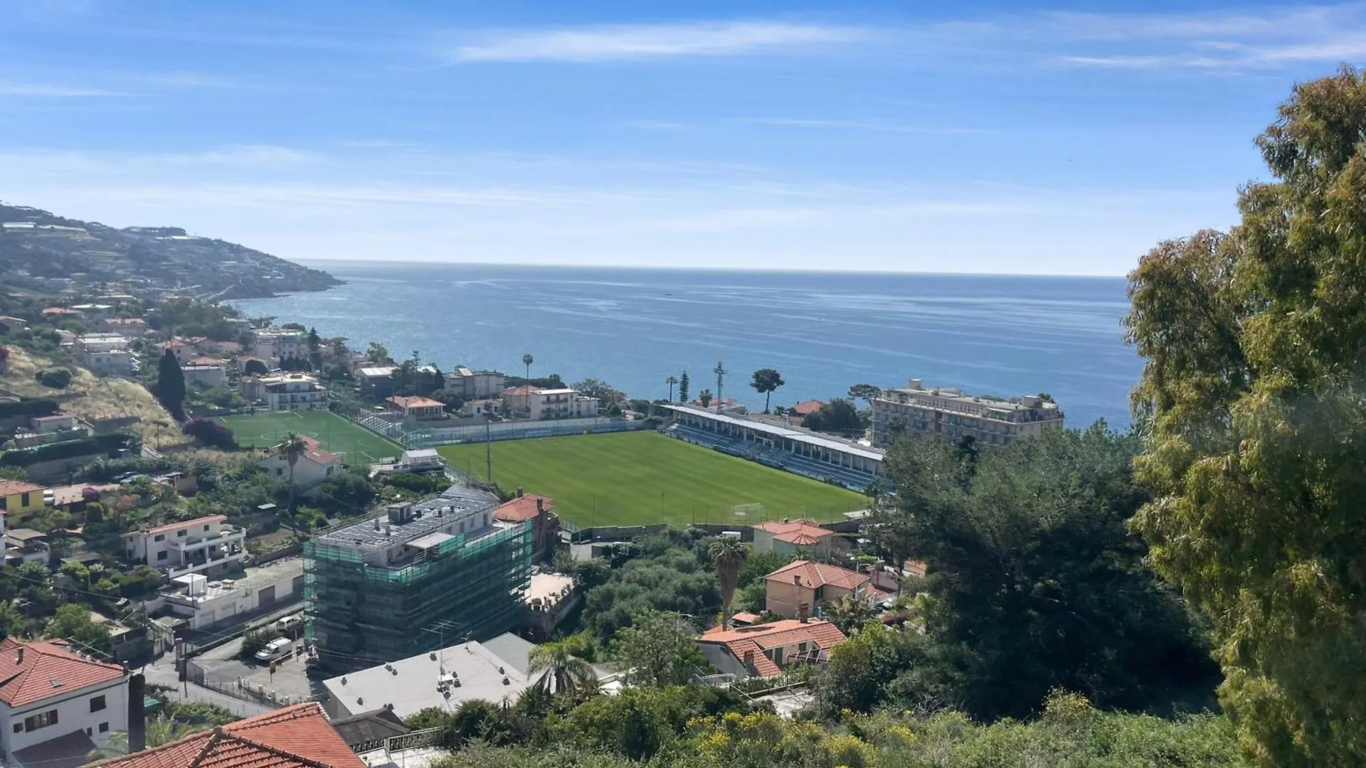 Rhapsody By The Sea - Happy Rentals Sanremo Apartment